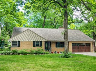880 Brinsmere Dr, Elm Grove, WI 53122