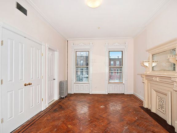 3rd image of 248 Jefferson Ave #2