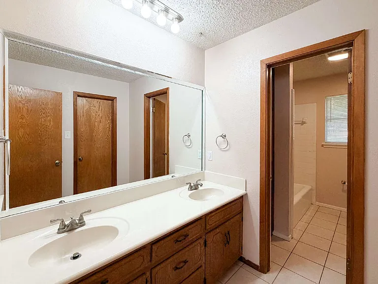 3708 Holland Dr — Photo 17