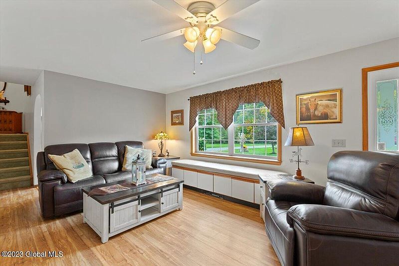 5th image of 138 Storm Hill Road