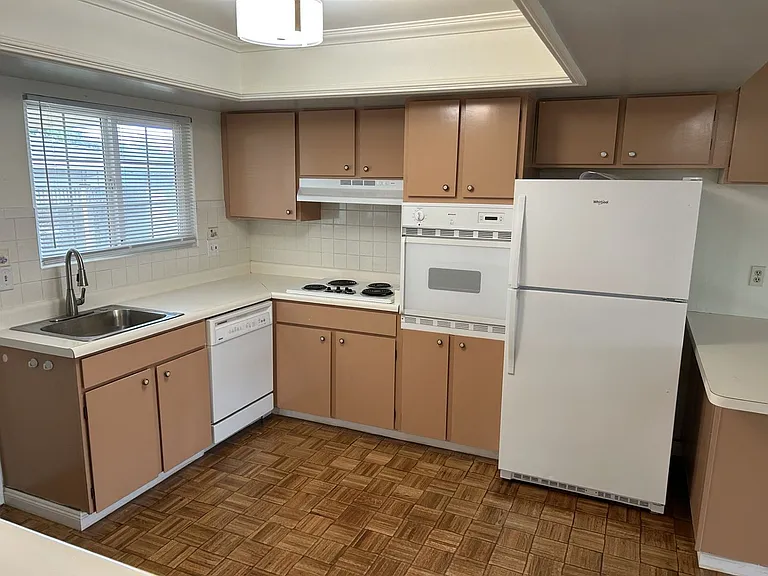 2040 Barbour Dr — Photo 10