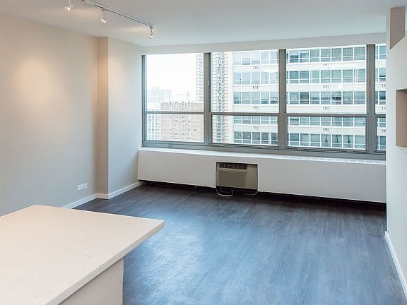 3rd image of 3550 N Lake Shore Dr APT 2211