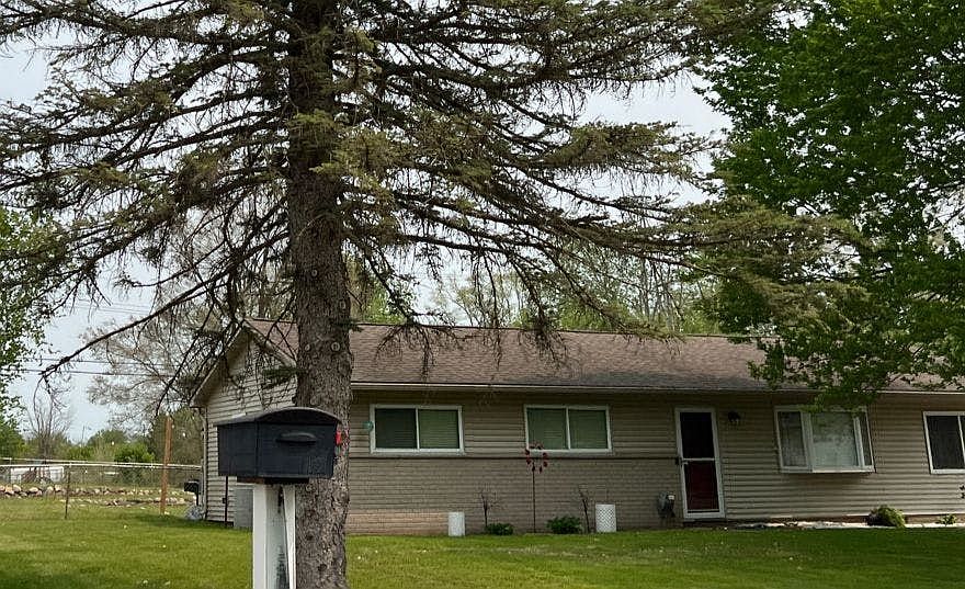 2nd image of 5596 Mary Sue St