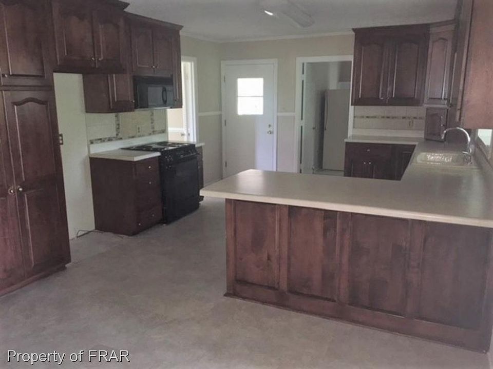 3646 Golfview Rd Hope Mills, NC Zillow