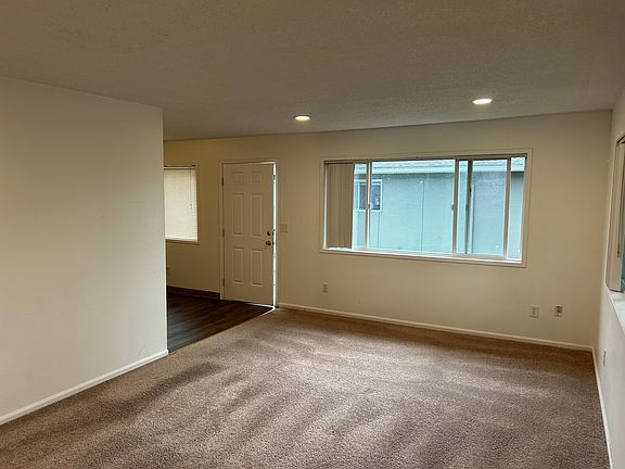 3rd image of 3120 Maryland St APT 3