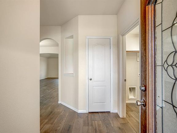 As you enter the home you will appreciate the clean lines and neutral tones.