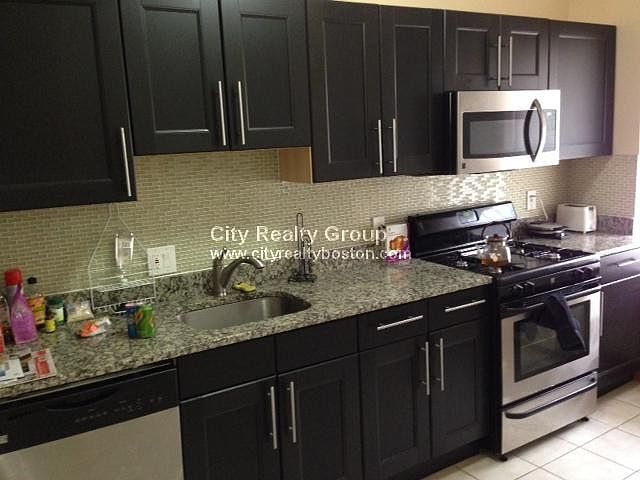 2nd image of 435 Walnut Ave #U1