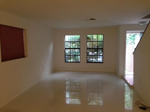 5th image of 2577 NE 182nd St