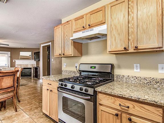 4th image of 815 Danbury Park Ln