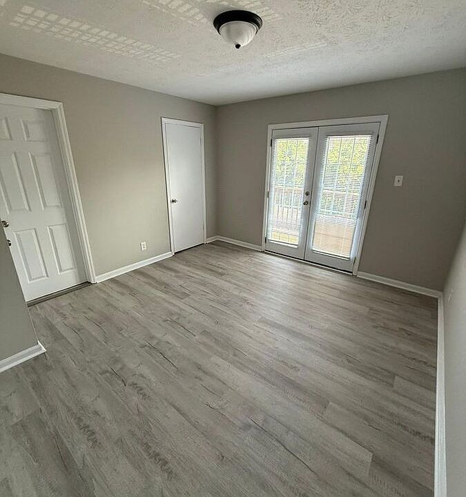 1st image of 2021 Cambridge Dr #20