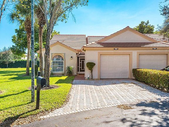 2nd image of 7928 Coral Pointe Drive S