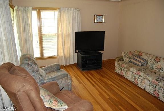 2nd image of 6664 Fernhurst Ave