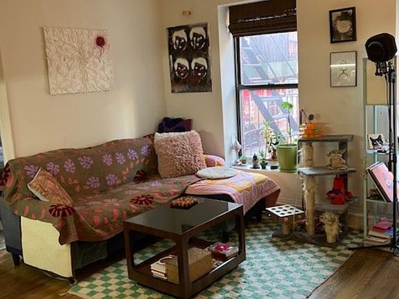 2nd image of 129 Mulberry St APT 2C