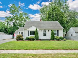 21 Massachusetts Ave, Longmeadow, MA 01106