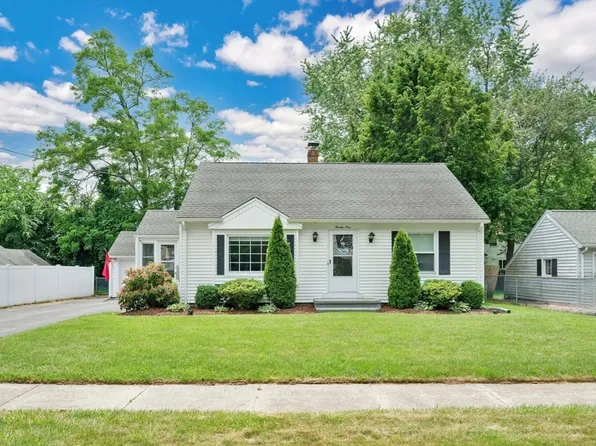 21 Massachusetts Ave, Longmeadow, MA 01106