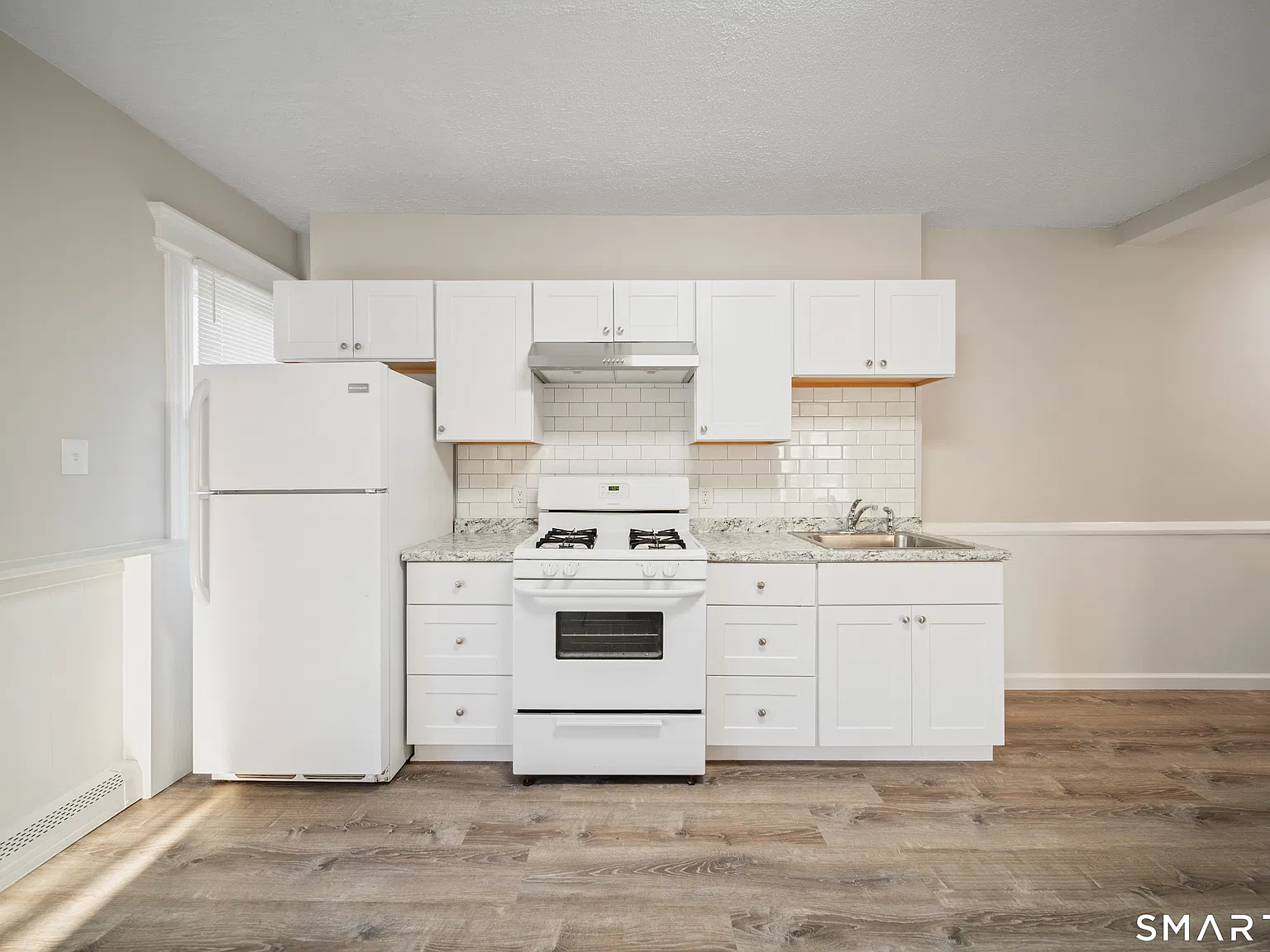 174 Logan St — Photo 4