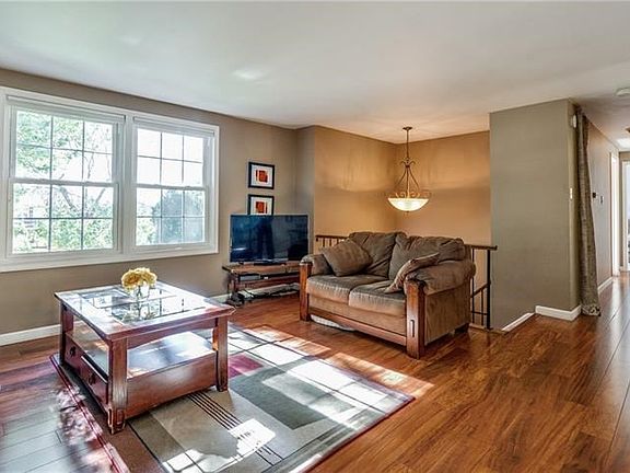 How amazing are those floors?!