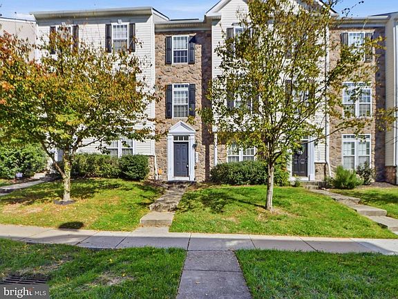 4th image of 1741 Theale Way
