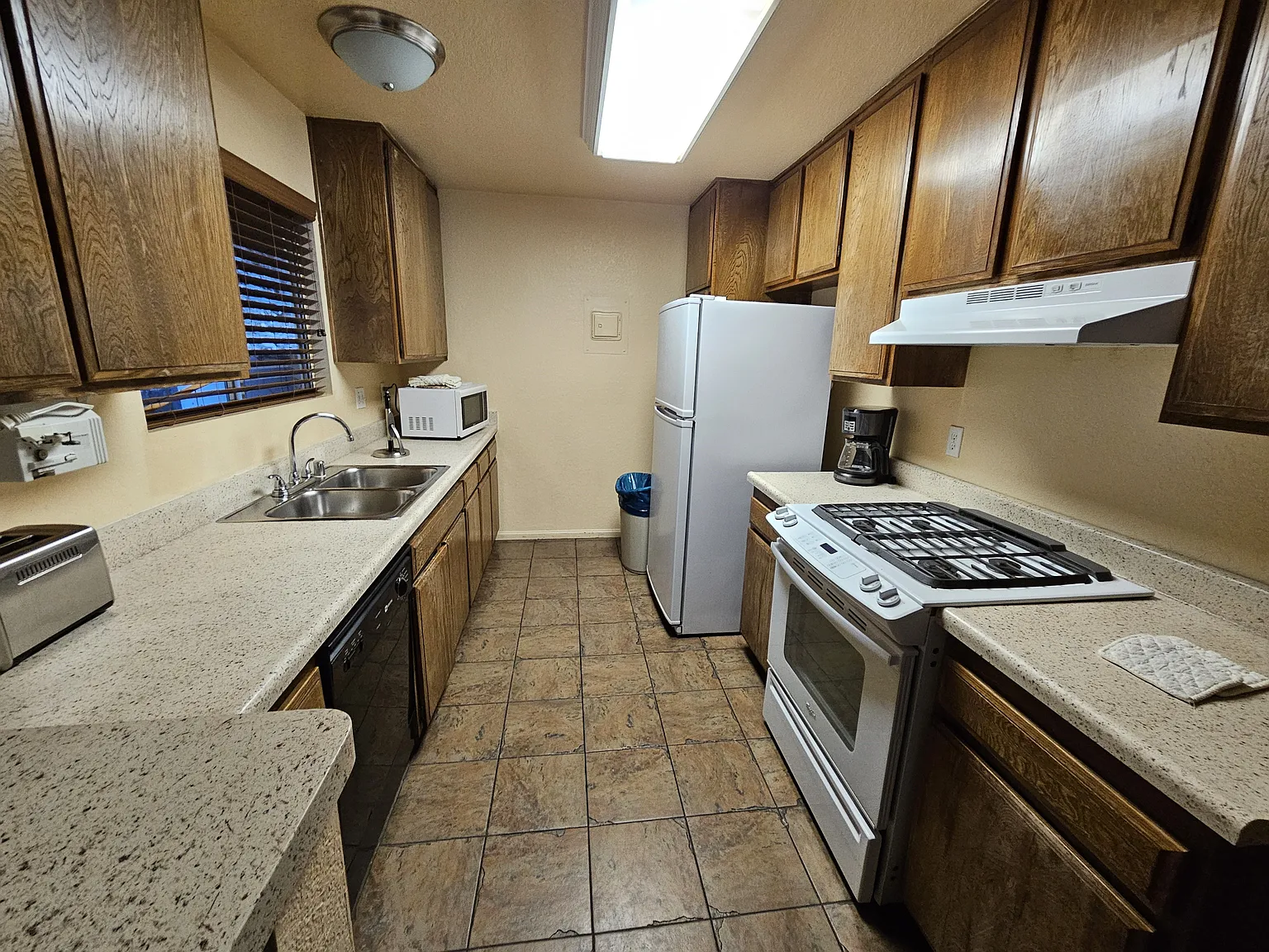 3 bed, 1350 sqft, $2,400 — Photo 4