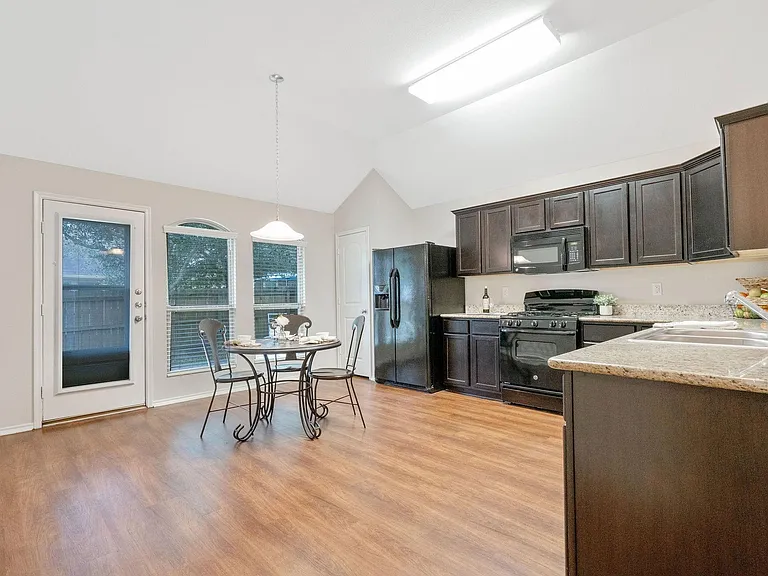 967 Oak Terrace Dr — Photo 4