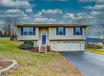 1st image of 4927 Orchard Park Dr