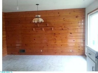 5th image of 405 Sherwood Dr E