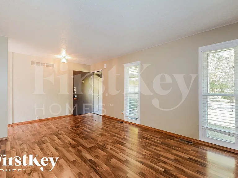 12082 Foxpoint Dr — Photo 4