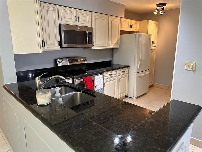 1st image of 14905 Wedgefield Dr APT 101