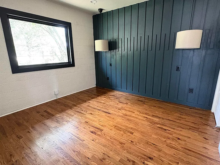 411 Redwater Rd — Photo 2