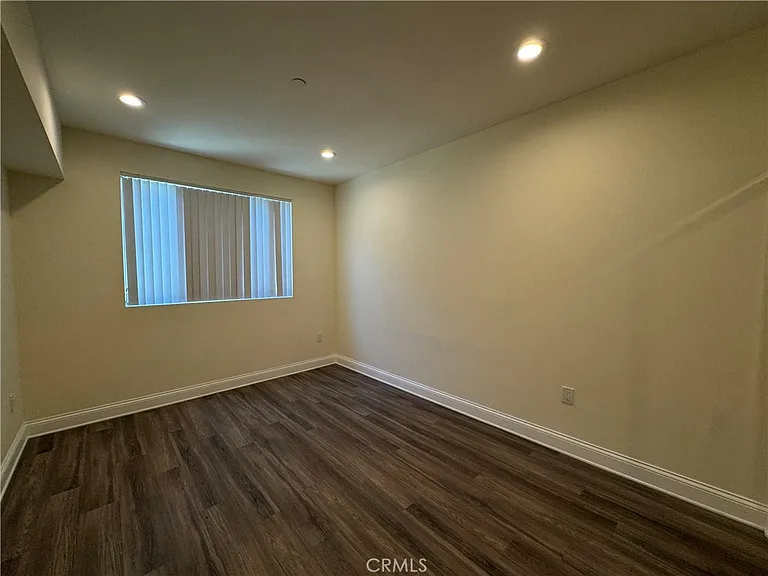 14934 Burbank Blvd #202 — Photo 13