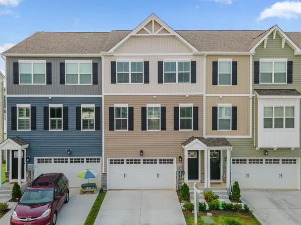 2753 Town View Cir, New Windsor, MD 21776