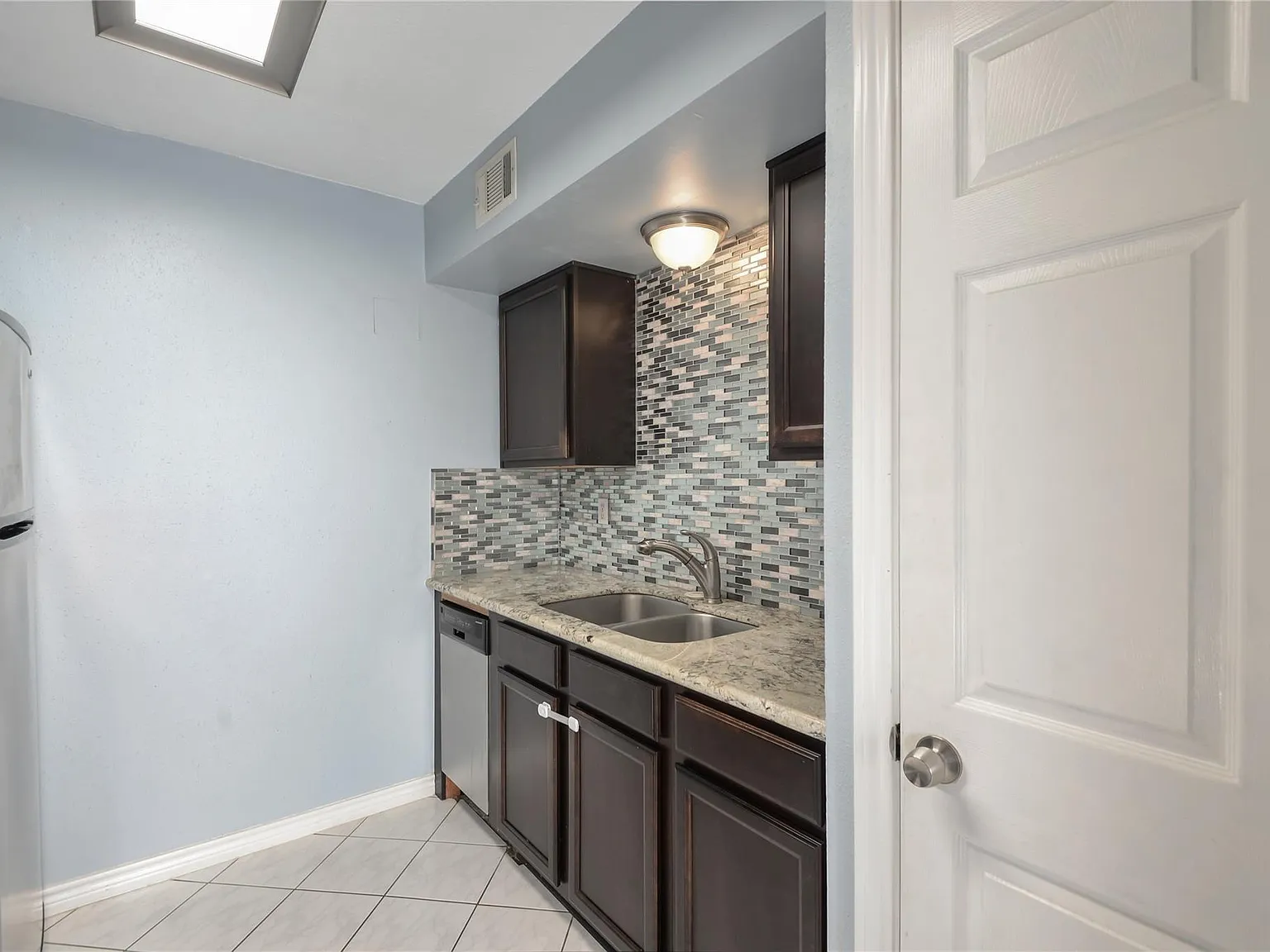 2 bed, 2.0 bath, 1009 sqft, $1,625 — Photo 3