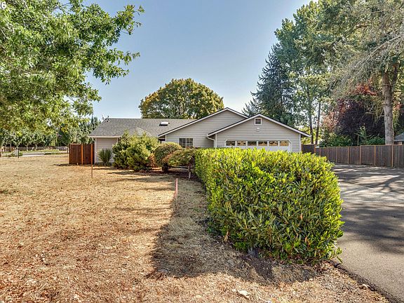 3rd image of 9811 NE 138th Ct