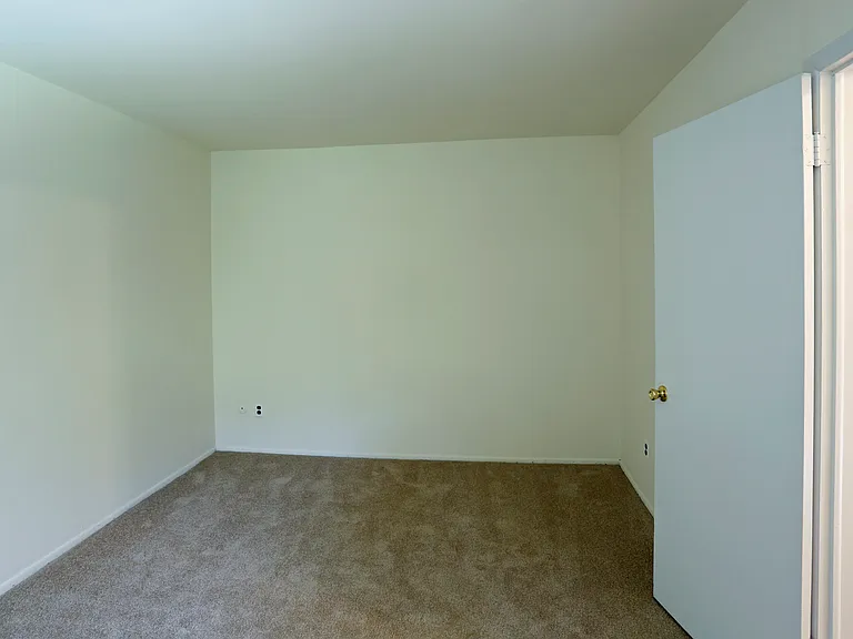 River Bend Apartments — Photo 14
