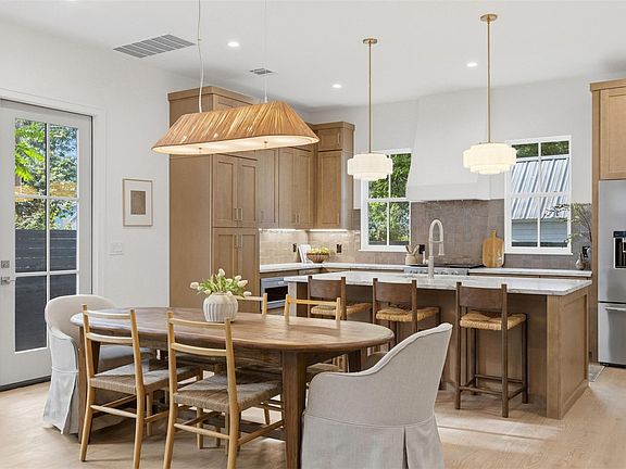5th image of 2506 E 2nd St #2