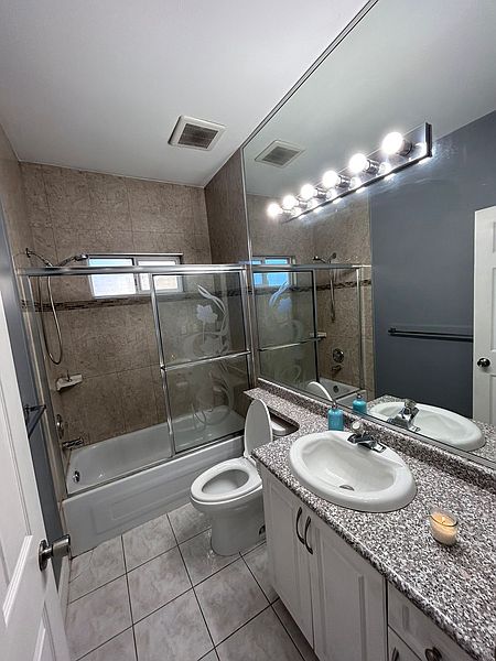 Surrey House for rent - 1 Bedroom — photo 2
