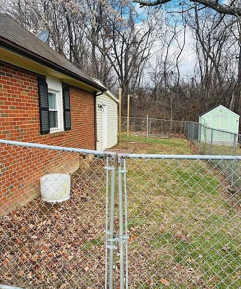 1525 Andrews Rd NW — Photo 2