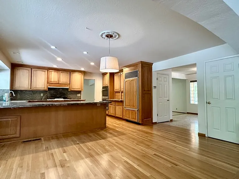 116 Granada Way — Photo 7