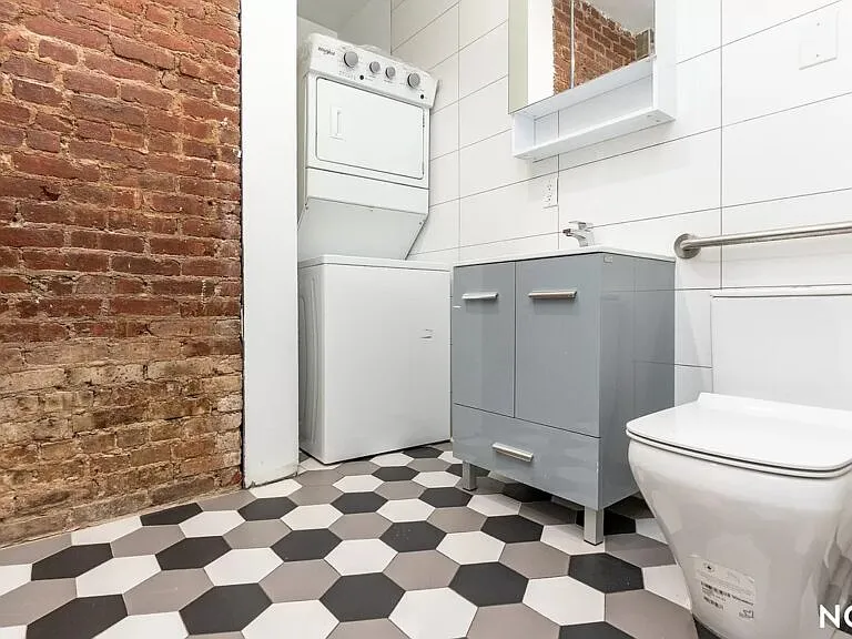 195 Menahan St #639 — Photo 3