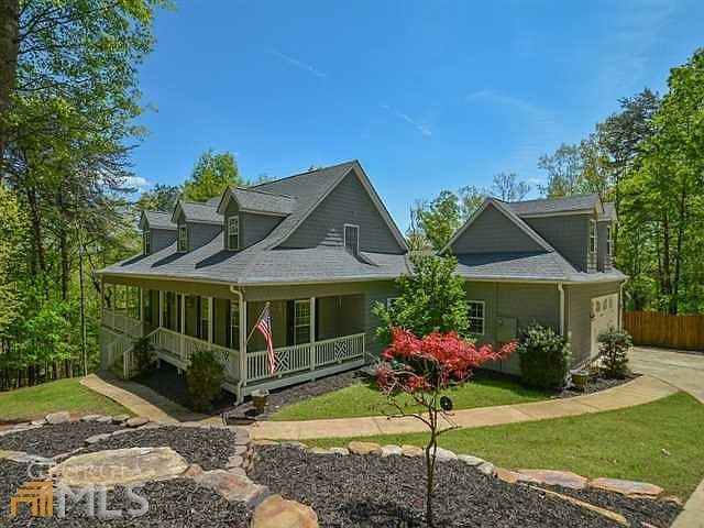 Custom 5 bedroom, 4.5 bath Cape Cod in Lake Arrowhead