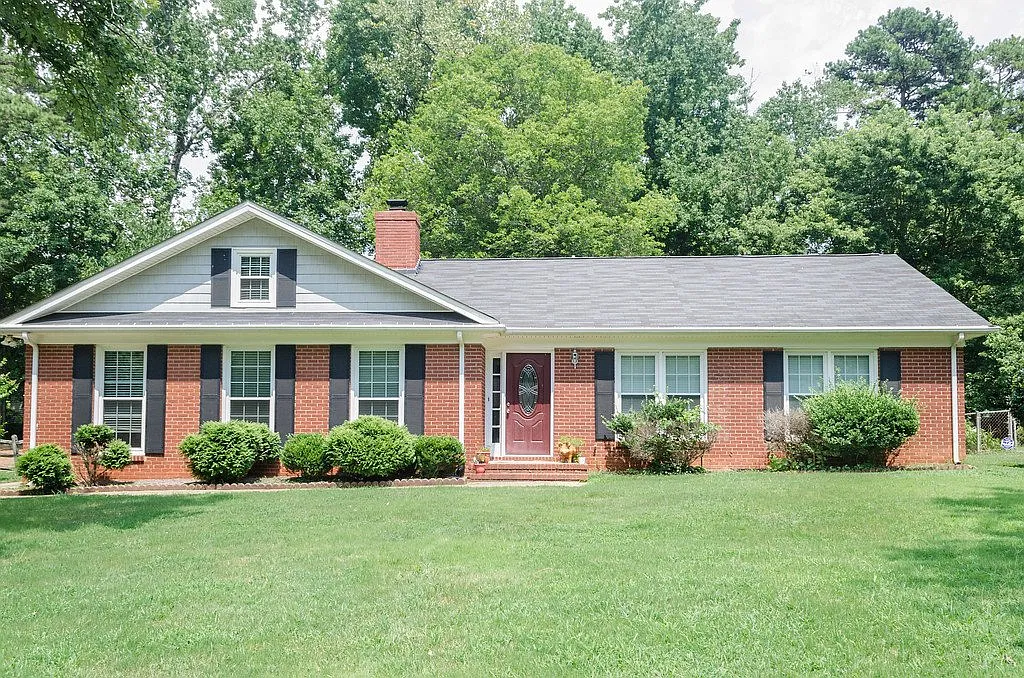 3 bed, 2.0 bath, 1650 sqft, $2,195 — Photo 1