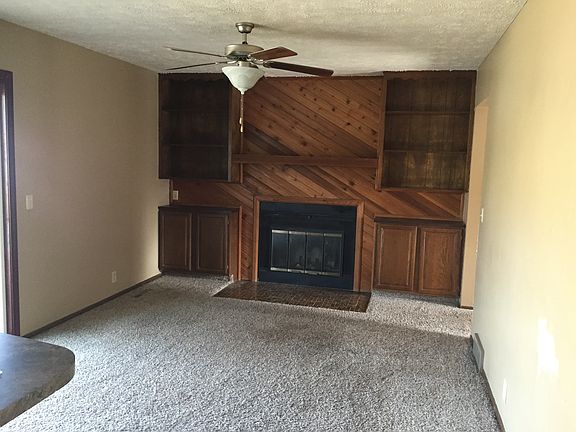 3rd image of 1128 Patricia Dr