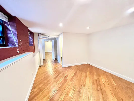 Rented by A&E Real Estate Management | media 10