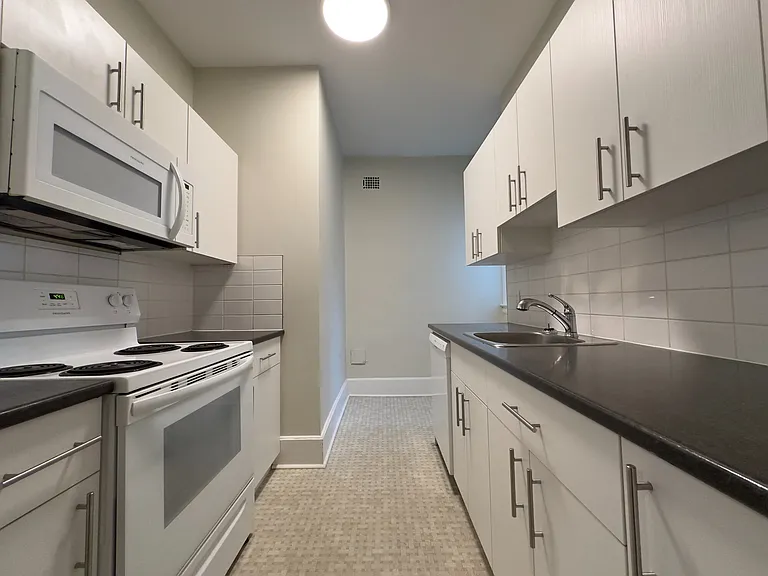 217 Sherbrook St — Photo 21