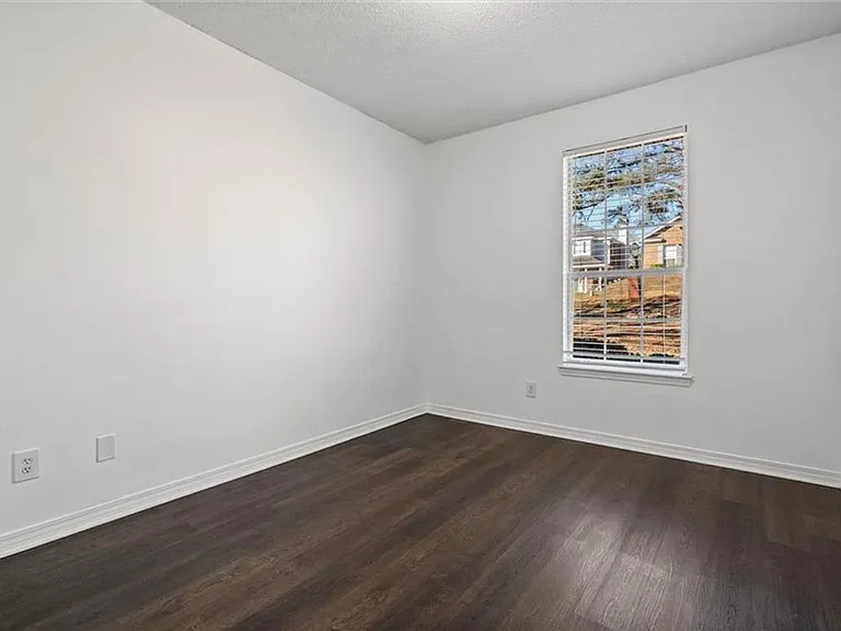 1263 Smithfield Rd E — Photo 14