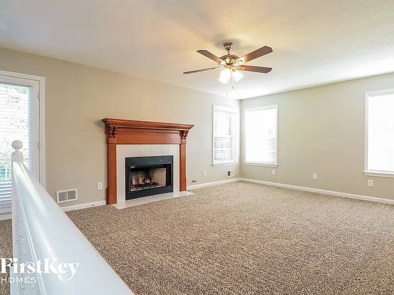 168 Crossing Dr — Photo 5