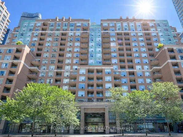 889 Bay St #709, Toronto, ON M5S 3K5