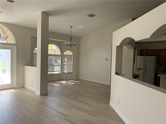 5th image of 2426 SE Whitehorse St