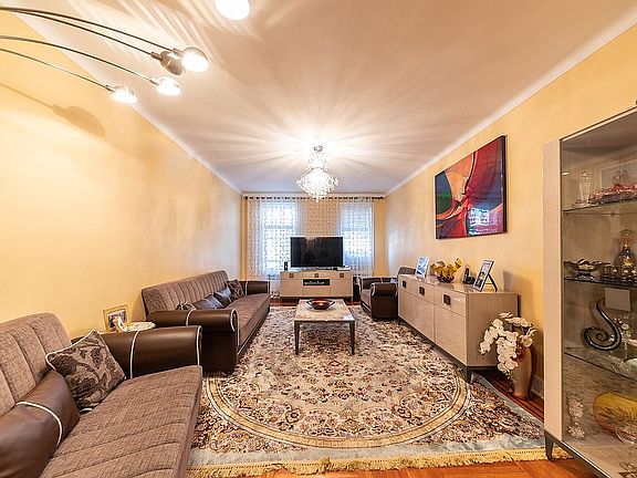 4th image of 2195 E 22nd St APT 1F