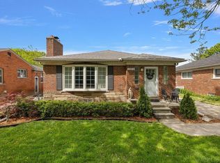 1084 Vernier Rd, Grosse Pointe Woods, MI 48236